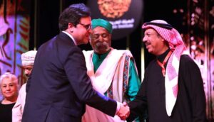 في حفل الختام: (مهرجان المسرح العربي) يكرم العرض التونسي (الهاربات) الفائز بجائزة الشيخ القاسمي