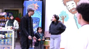 المتحدة تنشر كواليس تصوير مسلسل (أب ولكن)