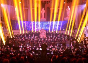 (أسافر وحدي ملكاً).. ملحمة موسيقية أضاءت سماء بيروت بصوت (هبة طوجي)