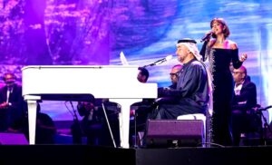 حسين الجسمي يتوّج ليلة موسيقية عالمية بحس إنساني موسيقي نابض بالمحبة