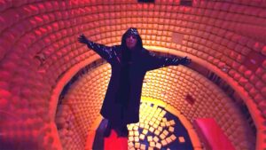 محمد الروبي يكتب: طقس اللعنة السنوي.. لماذا نسب (رامز جلال) ونشاهده؟