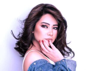 (أيمن بهجت قمر) يشيد بقدرة (شيرين) على النجاح رغم الصعاب