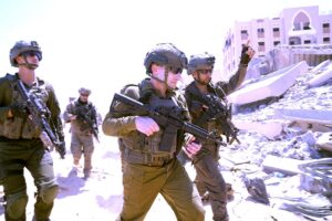 (ماغي تابيبي) و(ثروت شقرا).. المواجهة بين البندقية والكلمة!