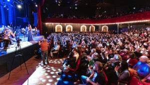 أوركسترا (مزيكا) العالمية تحمل إرث السيدة (فيروز) في باريس