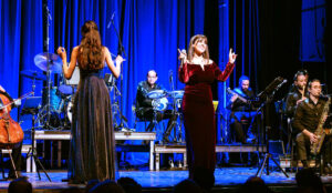 أوركسترا (مزيكا) العالمية تحمل إرث السيدة (فيروز) في باريس