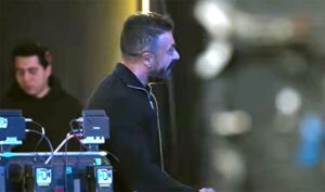 (أحمد العوضي) يفقد أعصابه في برنامج (الكاميرا الخفية)