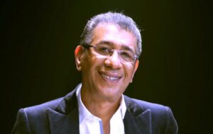 سر بكاء (ناصر الصالح) صاحب (الأماكن، وبنت النور، وصدفة) على صدري!