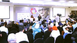 (سامح حسين) يتحدث في معرض الكتاب عن مسيرته الفنية، وأعماله الأخيرة، وعلى رأسها برنامج (قطايف)