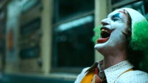 محمد الروبي يكتب: (الضحك).. وكيف تُصنع الكوميديا بوصفها فنًا جادًا؟