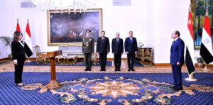 (حسين فهمي ومصطفى كامل) يهنئان (جيهان زكي) بتولي وزارة الثقافة