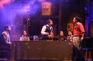 (الكمامة) يبدأ عروض الدورة الحادية والأربعين من (مهرجان المسرح العالمي)