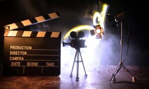 إبراهيم أبو ذكري يكتب: المسافة بين الفنان و(المنتج الفني).. مسافة ود، لا مسافة خلاف!