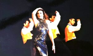 (يسرا).. إمرأة متسربلة بالشمس، والقمر تحت رجليها، وعلى رأسها إكليل من النجوم