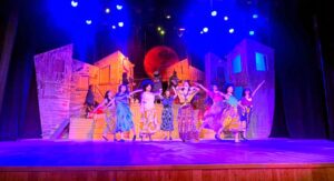 فرقة المسرح الكوميدى تقدم عرضاً متميزاً لمسرحية (ابن الأصول)