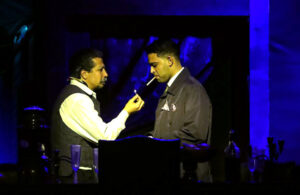 (الكمامة) يبدأ عروض الدورة الحادية والأربعين من (مهرجان المسرح العالمي)