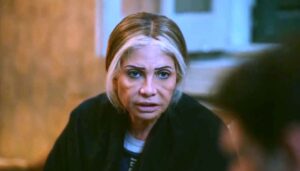 (مي عمر) تشوه لوحة (الست موناليزا)، وتقهر (ليوناردو دافنشي) في مرقده!