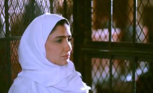 (مي عمر) تشوه لوحة (الست موناليزا)، وتقهر (ليوناردو دافنشي) في مرقده!