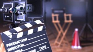 إبراهيم أبو ذكري يكتب: المسافة بين الفنان و(المنتج الفني).. مسافة ود، لا مسافة خلاف!