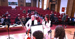 جيهان زكي تشهد تدريبات المايسترو (سليم سحاب) لـ (كورال وأوركسترا مصر الوطني)