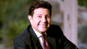 وزيرة الثقافة تطمئن الجمهور على صحة الفنان الكبير هاني شاكر وتحتفي بيوم الشهيد