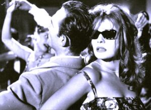 أحمد صبحي يكتب: (النظارة السوداء).. حين نختار ألا نرى!