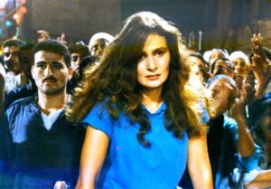 (يسرا).. إمرأة متسربلة بالشمس، والقمر تحت رجليها، وعلى رأسها إكليل من النجوم