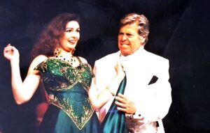 (يسرا).. إمرأة متسربلة بالشمس، والقمر تحت رجليها، وعلى رأسها إكليل من النجوم