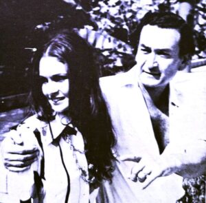 (يسرا).. إمرأة متسربلة بالشمس، والقمر تحت رجليها، وعلى رأسها إكليل من النجوم