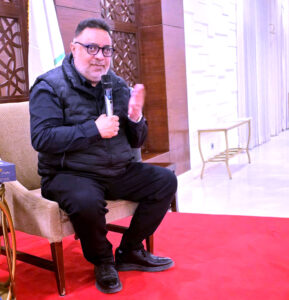 نقاش معمق للكاتب (عبد الرحيم كمال) حول أبعاد روايته (ثمرة طه إلياس)