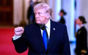 (أسامة كمال): تصريحات ترامب تشكل حالة غير مسبوقة من التناقض