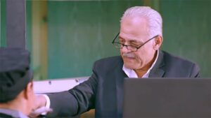 عامر فؤاد عامر يكتب: (المقعد الأخير).. دراما بين الصدق والجرأة والميل للتقريريّة