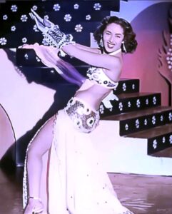 رحيل (ليلي الجزائرية) التى تم محاكمة فريد الأطرش بسببها، وأعجب بها عبد الوهاب