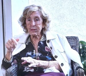 رحيل (ليلي الجزائرية) التى تم محاكمة فريد الأطرش بسببها، وأعجب بها عبد الوهاب