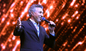 عصام حجاوي يساند (عمر العبدلات) بعد هجوم الشارع الأردني على أغنيته (وعلامكي وشلونكي)