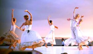 (اليوم العالمي للرقص) يأتي تخليدًا لذكرى مولد مصمم الرقصات (جورج نوفر)