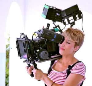 فيلم (بنت الريح) يطرح نفسه كعمل يجمع بين رؤية فنية خاصة ضمن أفق دولي