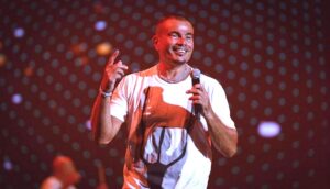 (مصطفى كامل) يطالب بإعادة  النظر في قرارات ترشيد الكهرباء