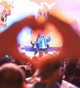 هل يلتزم (تامر حسني) و(فرنش مونتانا) في حفلهما بالمواعيد التى أقرتها الحكومة؟!