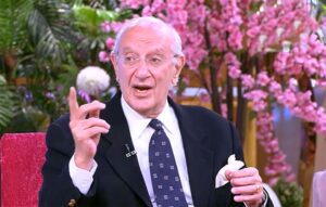 (محمد محمد عبد الوهاب)، يكشف طبيعة العلاقة التي جمعت والده بأم كلثوم