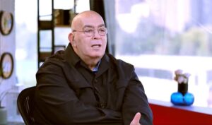 لماذا لا يكف (عماد أديب) عن الهذيان؟!