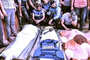 إسرائيل تسعى لتكميم أفواه (الإعلام) عن جهل وعنجهية وغطرسة!