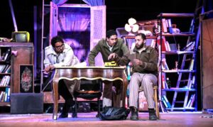 عرض (موت فوضوي صدفة) يحقق نجاحا كبيرا في مهرجان المسرح العالمي