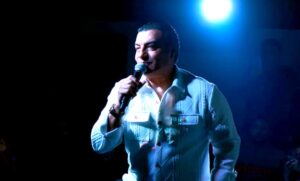 (إيهاب توفيق) يتألق بباقة من أغنياته التي شكلت وجدان جيل التسعينيات