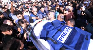 إسرائيل تسعى لتكميم أفواه (الإعلام) عن جهل وعنجهية وغطرسة!