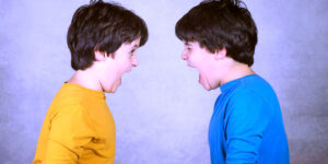 الدكتورة (منة بدوي): (الرصيد العاطفي) بين الطفل ووالديه يساهم في تقليل السلوكيات العدوانية