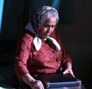 تيسير عبدالله: يقدم لمسة وفاء لسيدة الفن الخليجي (حياة الفهد) قبل رحليها بساعات