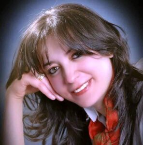 (شمس البارودي): الجاذبية العابرة للزمن.. كيف سكن السحر نبرتها؟!