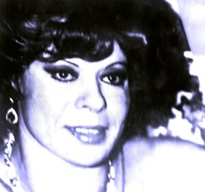 شهرة شريفة فاضل، وعملها في الملاهي الليلية، وقلة حظها حجبوا عن (ثناء ندا) الشهرة!