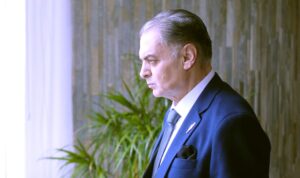 (سعادة المجنون).. دراما تسلط الضوء على هشاشة النفس البشرية