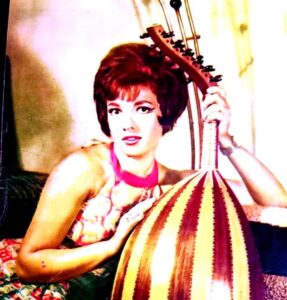 شهرة شريفة فاضل، وعملها في الملاهي الليلية، وقلة حظها حجبوا عن (ثناء ندا) الشهرة!